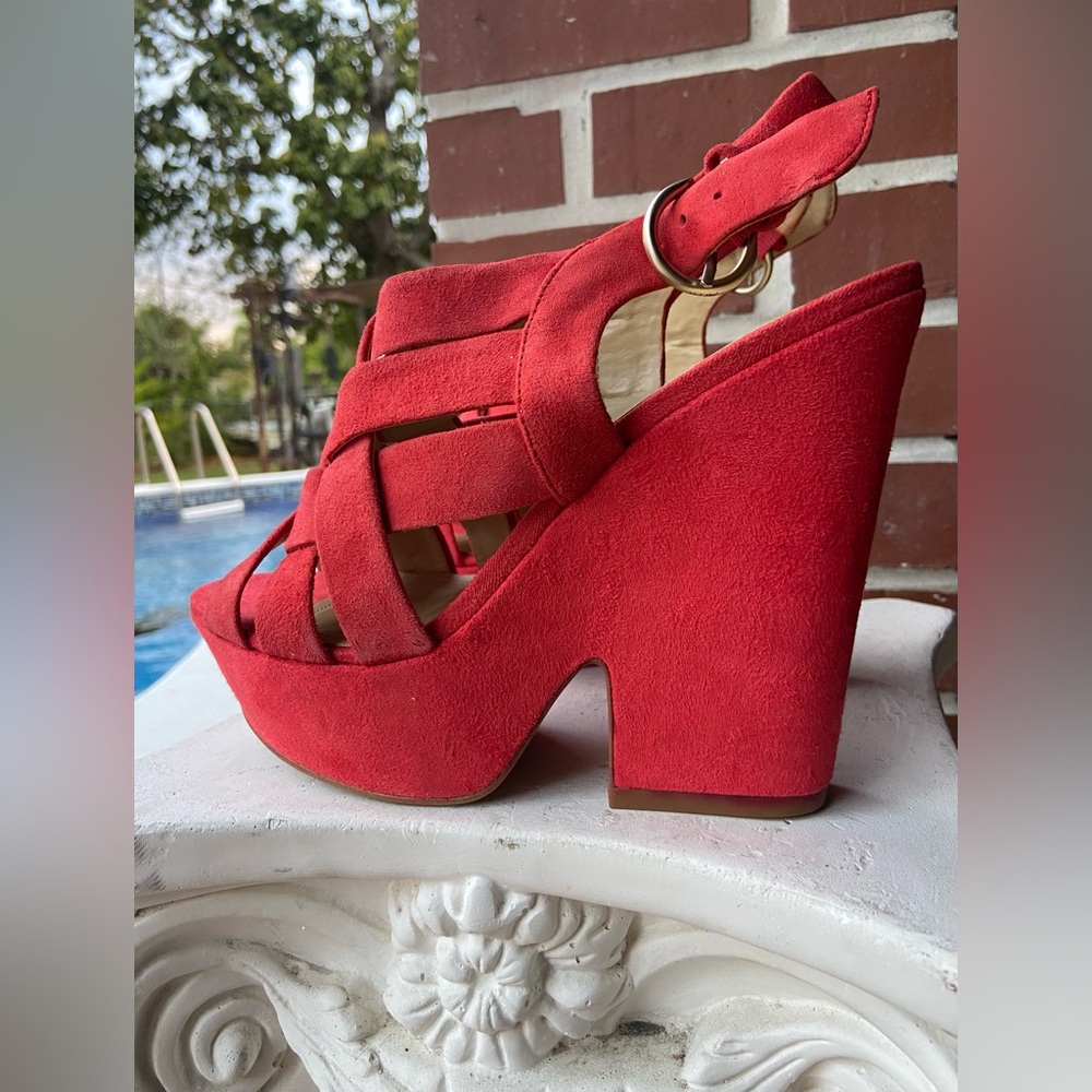 VINTAGE-LOOK  PLATFORMS   HIPPIE  BOHO  CORAL  RED  SUEDE   SANDALS — SIZE 7.5